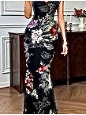 🆕Floral Black Maxi Dress with Fitted Silhouette. Size L. NWT.